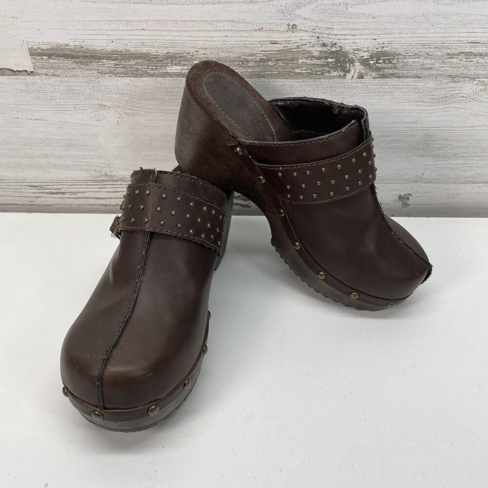 Route 66 Waylyn Women's 6.5 Mule Toe 3" Heel Studded Casual Clogs Shoe